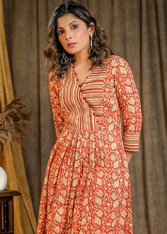 Cotton Dress Pattern, Salwar Designs, Neck Designs For Suits, Kurti Designs Latest, Simple Kurti Designs, Kurtis With Pants, Cotton Kurti Designs