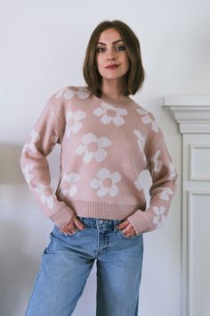 Issa Floral Knit Sweater J Lo Fashion, Morning Lavender, Chic Outerwear, Cozy Outfits, Floral Sweater, Floral Knit, Style Inspiration Fall, Charm Making, Cozy Chic