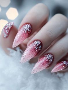 Pink Snow Flake Nails, Snow Inspired Nails, Christmas Nails Pastel, Pinkmas Nails, Girly Christmas Nails, Winter Nails Pink, Pink Christmas Nail, Sparkly Christmas Nails, Pink Christmas Nails