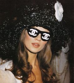 Kate Moss, the 90's, AND Chanel? Perfection. Chanel Runway, Mode Chanel, Chanel Sunglasses, Kate Moss, Mode Vintage, Fashion Mode, Looks Vintage, Coco Chanel