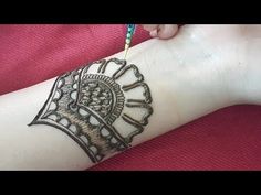 a henna tattoo is being applied on someone's arm