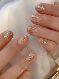 Manicure Shellac, Gold Gel Nails, Nye Nails, New Years Nail Designs, New Years Eve Nails, January Nails, Gold Glitter Nails, Nails Trends, Plaid Nails