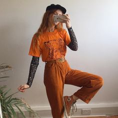 Mathilda Mai, Vintage Outfits 90s, Old School Fashion, Orange Outfit, Look Retro, K Fashion, Outfit Look, Cute Fall Outfits, Pinterest Fashion