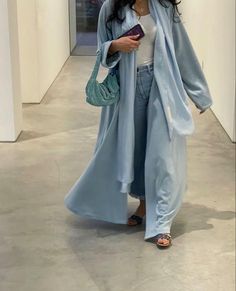 Khaleeji Abaya, Blue Abaya, Outfits Muslim, Abaya Designs Latest, Dubai Outfits, Abaya Outfit, Outing Outfit