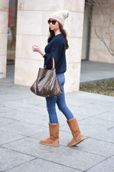 Classic Uggs Outfit, Tall Uggs Outfit, Ugh Boots Outfit Winter, Outfits With Uggs Boots, Tall Ugg Boots Outfit, Brown Uggs Outfit, How To Style Ugg Boots, Outfits With Ugg Boots, Jeggings Outfit