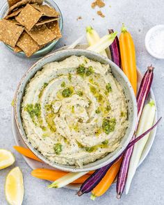 Incredibly flavorful Tuscan White Bean Dip made with just 4 main ingredients for a simple, yet delicious snack in just 10 minutes. Baked Bean Dip, White Bean Dip Recipe, Tuscan White Bean, Mexican Dip, Homemade Pesto Sauce, Lemon Pesto