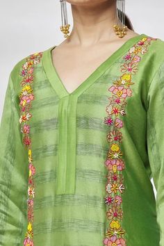 Shop for Kasturi Tikmani Green Chanderi Straight Kurta for Women Online at Aza Fashions Kurta For Women, Types Of Work, Straight Kurta, Womens Tunics, Not For Sale, Aza Fashion, Sleeve Type, Three Quarter, Floral Pattern