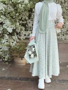 Modest Clothes For Women, Flower Print Outfit, Outfits Muslim, Estilo Hijab, Stylish Outfits Casual, Modest Casual Outfits, Modest Dresses Fashion, Modesty Outfits