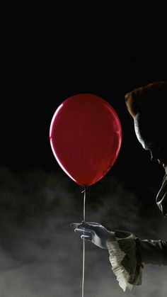 Pennywise Background, Pennywise Wallpaper Aesthetic, Horror Movie Background, It Wallpaper Aesthetic, Bill Skarsgård Wallpaper, Red Pics, It Wallpaper, Clown Movie, Horror Fanatic