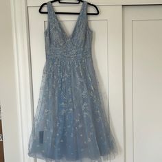 Size 6, Never Worn Nwt Marchesa Notte Sleeveless Tea Length Tulle Gown Beautiful Embroidery Tea Length Gown, Marchesa Notte Dress, Marchesa Dresses, Marchesa Dress, Pleats Dress, Tea Length Tulle, Embroidered Cocktail Dress, Indigo Dress, Midi Gowns