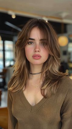 Fast & Fabulous: Short Hairstyles for Mornings Forehead Haircut For Women, Haircut For Small Round Face, Haircuts For Women With Big Foreheads, Hair For Big Faces, Small Round Face Hairstyles, Small Forhead Bangs Hair, Haircuts For Short Forehead, Bangs For Big Face, Big Forehead Haircut Woman