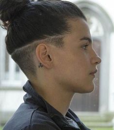 Mode Poses, Man Bun Hairstyles, Undercut Long Hair, Gorgeous Man, Cool Mens Haircuts, Man Bun, Men Wear, Undercut Hairstyles, Hair Growth Tips