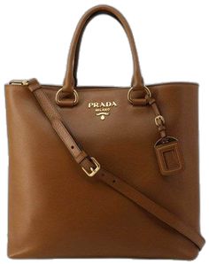 Bags Prada, Travel Handbags, Designer Totes, Prada Bags, Leather Shops, Shopping Tote Bag, Perfect Bag, Shopping Tote, Prada Bag