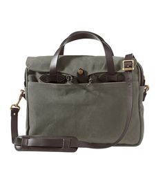 Made in Washington by Filson, which makes some of the most rugged outdoor wear and luggage in the world -- nearly indestructible. Paraffin-treated for maximum water repellency, with heavy-gauge brass two-way zippers and bridle leather straps. This one has Filson Briefcase, Filson Bags, Waxed Canvas Bag, Carry On Size, Sac Week End, Computer Bags, Water Resistant Fabric, Shoulder Messenger Bag, Casual Look