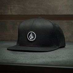 The Volcom 'Quarter Twill' Hat Snapback Caps, Cap Hats, Surf Skate, Hat Beanie, Quito, Mens Casual, Mens Casual Outfits, Clothing Ideas, Snapback Cap