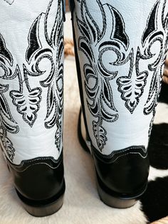 Women's Black and White Retro Boots | Gussied Up Online Boutique Step into style with our Women's Black and White Retro Boots! Featuring Western boot stitching, these hand made leather boots add an edgy retro touch to any outfit. The alternating black and white panels of leather create a unique design that is sure to turn heads. Embrace the Western vibe while making a statement in these authentic boots from Texas. Nfr Rodeo, Edgy Retro, Black And White Boots, Retro Boots, Black And White Retro, Western Boutique, Rodeo Outfits, Western Boots Women, Western Boot