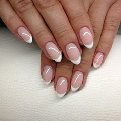 Mani French Tip, French Tip Oval Nails With Design, Mini Nails French, Manicure French Ideas, French Nail Base Color, French Manicure On Oval Nails, French Rounded Nails, Round Nails With French Tip, Round Tip French Nails