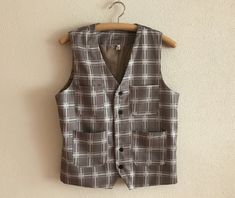 Men's Vest Brown Plaid Vest Checkered Gentlemen's Vest Mens Waistcoat  Fitted Vest Edwardian Victorian Renaissance Steampunk Baroque Medium Size Label size: M Measurements (lying flat): Length(back): 24"/ 61 cm Chest: 20"/ 51 cm Waist: 19"/ 48.5 cm Please check measurements to insure a proper fit. Remember to allow yourself some extra room for movement. You can compare these with something from your closet that fits you well. Condition: great Vintage Condition N.B. Color may slightly differ from Military Style Winter Workwear Vest, Mens Patchwork Vest, Victorian Vest Mens, Winter Military Work Vest, Patchwork Waistcoat, Brown Vest Men, Brown Tailored Vintage Vest, Mens Formal Vest, Luxury Men's V-neck Vest