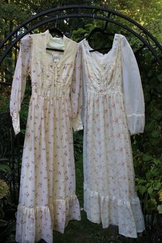 see more: cottagedivine.com Cottage Divine is downsizing our massive collection of original vintage prairie clothing, and we're pleased to offer this vintage 2 piece clothing lot for sale. Beautiful lot of two vintage Gunne Sax prairie floral maxi dresses with nice autumnal vibes. Both would be considered size XS/S by modern standards. Ideal for resellers, to add to or start your vintage clothing store, for upcyling, costume or everyday wear. These are original vintage pieces, not fast fashion repros, so you should expect attributes like: small repairs needed, fabric fade & wear, age spots, loose buttons, zippers, or trim, storage scents, etc. You will receive the following 2 dresses: #1) Gunne Sax vintage dot rose print maxi dress. Vintage 1970s era gown marked Gunne size 9. Some marks in Cottagecore Victorian Dress For Daywear, Cottagecore Victorian Dress For Spring Daywear, Cottagecore Dresses For Vintage Events, Cream Victorian Dress In Cottagecore Style For Spring, Vintage Cream Prairie Dress For Garden Party, Vintage Long Sleeve Prairie Dress For Garden Party, Cottagecore Fitted Victorian Dress For Garden Party, Vintage Long Sleeve Dresses For Gatherings, Fitted Victorian Dress For Garden Party In Cottagecore Style