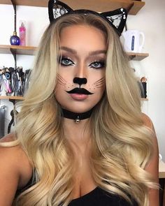 41 Easy Cat Makeup Ideas for Halloween - StayGlam Cat Make Up For Halloween, Easy Cat Makeup Halloween, Simple Halloween Makeup Looks For Work, Cat Costumes Women, Nem Halloween Makeup, Cat Makeup Look, Simple Cat Makeup, Pelottava Halloween, Cat Halloween Makeup