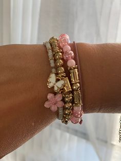 Amazing pink, gold and white pearls bracelet. Avoid water Charming for girl and mom, girlfriend. Made with love Pink And Gold Bracelets, Gold And Pink Bracelet, Pink And Gold Aesthetic, Dream Wishlist, Charm Bracelet Gold, Sixth Form, Rosa Gold, Pearls Bracelet, Pink Ocean