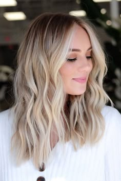 Blonde Hair With Roots, Tan Skin Blonde Hair, Summer Blonde Hair, Dark Roots Blonde Hair, Balayage Blonde, Blonde Hair Shades, Blonde Hair Inspiration