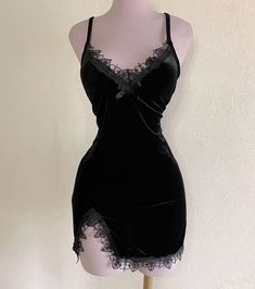 Dress Aesthetic Vintage, Gothic Mini Dress, Gown Aesthetic, Glamour Outfit, Dress Aesthetic, Really Cute Outfits, Edgy Outfits, Fashion Outfit, Pretty Dresses