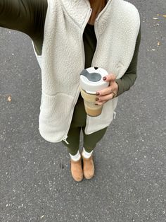 #fallout #fallfashiontrends #casualfashionstyle Class Outfit Inspo College, Mom Ootd, Chill Outfit, Class Outfit, Cozy Fall Outfits, Chill Outfits, Fashion Baby, Grand Hotel, Fall Fashion Trends