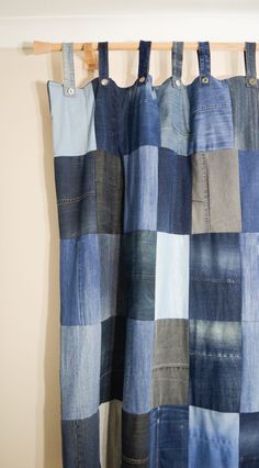 Unexpected Curtain Ideas - Salvaged Living What To Do With Old Jeans, Denim Curtains, Återvinna Jeans, Artisanats Denim, Denim Scraps, Diy Denim, Blue Jeans Crafts, Costura Diy