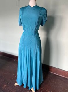 vintage 1940s DuBarry evening gown in a lush, midweight crepe rayon. Devastated this doesn't fit me, or I'd be keeping it!  * closes at the side with a metal zipper  * buttons at the back of neck  * lightly padded shoulders  * scalloped detailing at bodice  garment is shown pinned on my 37"/28"/38" form, for reference. Measured laying flat:  bust: 38"  waist: 30" (best for 28" for best fit)  hips: relatively open but recommended for up to 43" for best fit  length: 57" shoulder to waist: 19" wais Fitted Rayon Dress For Formal Occasions, Formal Fitted Rayon Dress, Fitted Rayon Dresses With Bias Cut, Fitted Rayon Dresses In Bias Cut, Fitted Bias Cut Dresses In Rayon, Fitted Bias Cut Rayon Dresses, Fitted Rayon Evening Dresses, Retro Fitted Rayon Dresses, Fitted Vintage Rayon Dress