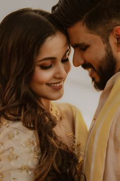 Top Tips for Amazing Couple Portrait Posing Engagement Portraits Poses, Pre Wedding Photoshoot Theme, Professional Portrait Photography, Portrait Posing, Best Poses, Engagement Photography Poses, Wedding Portrait Poses, Pre Wedding Shoot Ideas, Wedding Photoshoot Poses