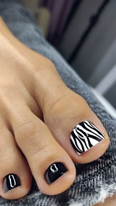 Manicure Art, Nail Stamp, Black Nail Art, Cute Toes, Design Nails, Toe Nail Designs, Pedicure Nail Art, Black Nail