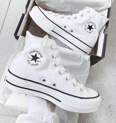 Trendy Shoes Sneakers, Dr Shoes, Nike Fashion Shoes, Shoes Outfit Fashion, Cute Nike Shoes