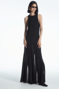 PLEATED RACER-NECK MAXI DRESS Cos Dress, All Black Fashion, Party Mode, Sleeveless Long Dress, Racerback Dress, Box Pleats, New Perspective, Spring Dresses, Black Maxi Dress