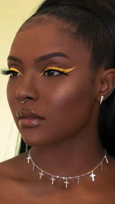 Maquillage Yeux Cut Crease, Mekap Mata, Yellow Makeup, Yellow Eyeshadow, Makeup For Black Skin, Brown Skin Makeup, Smink Inspiration, Creative Eye Makeup