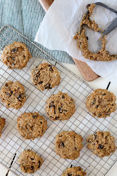 Grain-Free No'tmeal Cookies from The Whole Smiths, better than the real thing! #cookies #grainfreedessert Paleo Oatmeal Cookies, Clean Cookies, Scd Desserts, Paleo Oatmeal, Whole30 Meals, Whole 30 Snacks, Grain Free Desserts, Oatmeal Cookie, Oatmeal Cookie Recipes