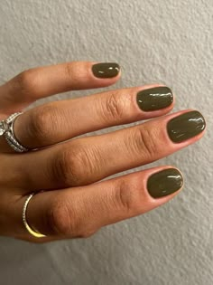 Vintage Nail Colors, Autumn Colours Nails, 1 Colour Nails, Nails All One Color, Short Gel Nail Colors, Everyday Nail Color, Nails Coloured Tips, Gel Nails Ideas Short Winter, Neutral Winter Nails Gel