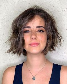 Messy Wavy Hair, Wavy Bob Hairstyles, Long Bob Hairstyles, Trending Hairstyles, Bobs Haircuts, Halle