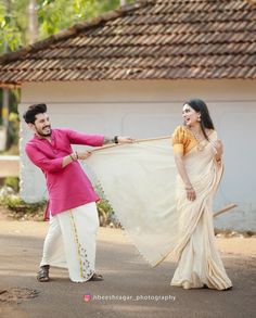 അറിയാതെ ❤️🙈 Photography @jibeeshsagar_photography Jwellery @vaidehi_jewels Costume @ashcreationz MUA @eva.makeoverstudio Pre Wedding Photoshoot Props, Pic Poses, Couple Picture, Pic Pose, Couple Photo, Pre Wedding Photoshoot