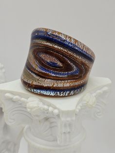 Size 7 In great condition with natural wear, age and patina. Hippie Costume, Glass Ring, Glass Rings, Ring Size 7, Boho Hippie, Rings Statement, Blue Gold, Art Glass, Costume Jewelry