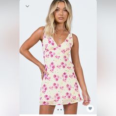 Brand New With Tags! Never Worn! Super Cute Dress, Just Didn’t Arrive In Time For My Trip And I Missed The Return Window. Womens Floral Dress, Party Dress Short, Wardrobe Style, Pink Mini Dresses, Evening Attire, Floral Mini Dress, Flowing Maxi Dress, Glamorous Evening Gowns, Elegant Dress