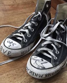 Star Grunge, Aesthetic Shoes, Swag Shoes, Shoe Art, Painted Shoes, Soft Grunge, Diy Shoes