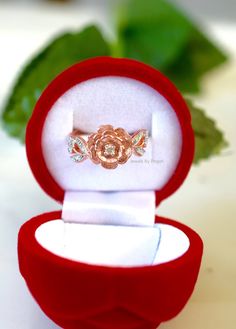 "Metal: 14kt Rose Gold Stone: Diamond Stone Shape: Round Diamond Total Weight: .16 tcw Ring Size: 5 1/2 Sizable: Yes. Please state in personalization/size box. Weight of entire piece with stones: 4.50 grams Circumference Of Center Rose: 10.93 mm Width Of Shoulders: 6.38 mm Hight Of Ring From Top To Bottom: 22.25 mm Customization: This can be custom made with any metal and/or gems. Designer: This is an exclusive Jewels By Pegah design for us. She calls this ring \"La Rosa\". Note: This ring comes Rose Gold Rings With Roses For Gift, Rose Gold Diamond Flower Ring For Proposal, Rose Gold Diamond Ring With Rose Design, Rose Gold Flower Ring Fine Jewelry For Gift, Rose Gold Flower Ring With Roses For Anniversary, Rose Gold Flower Ring For Valentine's Anniversary, Luxury Rose Gold Flower Ring For Anniversary, 14k Rose Gold Jewelry Gift, Anniversary Rose Gold Flower Ring