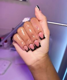 Fall Nail Set Ideas, Short Nails Acrylic Black, Black Short Nail Designs, Short Black French Tip, Black And White Nails Short, Black Short Nails, Sqaure Nails, Grey Acrylic Nails, Pretty Toe Nails