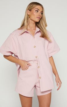 Get ready to rock the co-ord trend with our Elsa Two Piece Set! This pale pink collared button-through shirt and high-waisted shorts combo is perfect for those casual days when you want to look effortlessly chic. Made from soft cotton, this set will keep you comfortable all day long. The short sleeves add a playful touch to the ensemble, while the collar adds a touch of sophistication. Whether you wear them together or mix and match with other pieces in your wardrobe, these co-ord shorts are sur Pink Denim Romper, Denim Romper Outfit, Jean Rose, Denim Playsuit, Western Trend, Flare Jumpsuit, Pink Denim, Country Concert, Romper Outfit