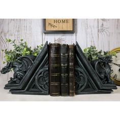 This Roaring Gargoyle Perching On Roof Top Bookends Set is made of high quality polyresin. It is meticulously hand painted and polished. Color tone may vary from pictures.  This Roaring Gargoyle Perching On Roof Top Bookends Set measures 7" High 5.75" Long And 3.25" Deep each approximately.  Get rid of those old fashioned mundane bookends you have in your home and replace them with this set of Gargoyle Bookends. Promote learning and thinking in your nook as you observe these functional decors. P Gargoyle Decor, Diy Gargoyle, Hobbit Decor, Gargoyle Gothic Architecture, Garden Gargoyles Gothic, Clay Gargoyles Ceramics, Gothic Bookends, Gothic Gargoyles, Functional Decor