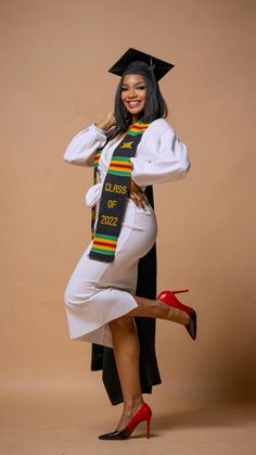 Convocation Photography, Convocation Outfit, Graduation Shoot Ideas, Graduation Outfits For Women, Graduation Outfit College, Intricate Hairstyles