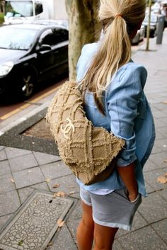 Moda Chanel, Mode Chanel, Beige Outfit, Mode Casual, Henri Bendel, 가을 패션, Handbags Online, Knitted Bags, Themed Cakes