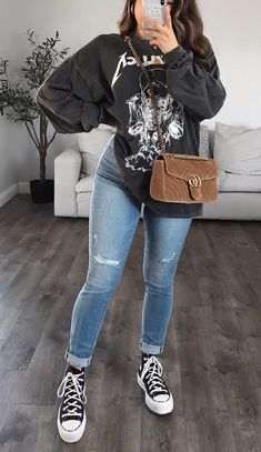 Cute Fall Outfits With Converse, Outfits Ideas With Black Converse, Grunge Everyday Outfit, Mom Grunge Style, Pretty Tomboy Outfits, Emo Concert Outfit Ideas, Cute Concert Outfits Casual, Emo Mom Aesthetic, Cute Everyday Outfits Girly