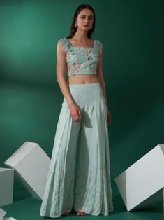 Palazoo Sets Crop Tops, Plazo Outfits, Plazo Dress, Plazo Designs, Top And Plazo, Crop Top And Pants Set, Animation Wallpaper, Crop Top Lehenga